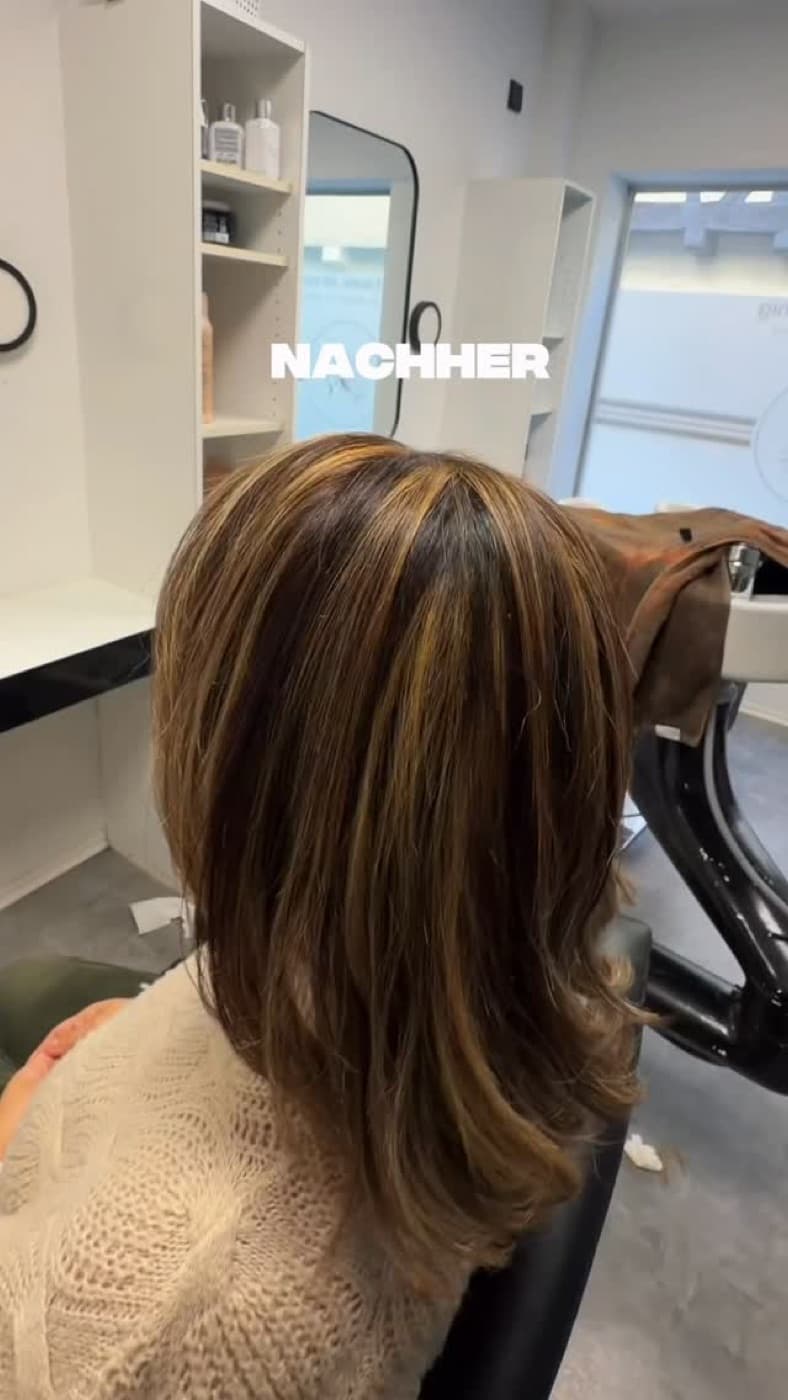After: wavy hair with highlights in the salon